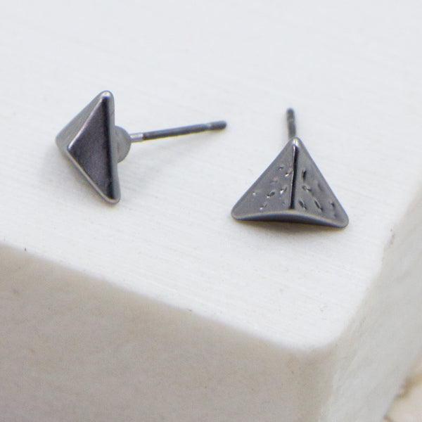 Little triangular stud earrings