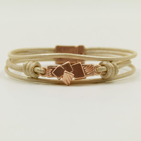 Leather bracelet with mini squares and scratch detail