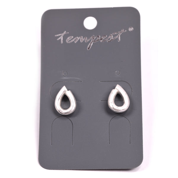 Loop effect stud earrings