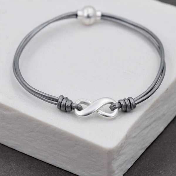 Delicate leather bracelet with infinity style