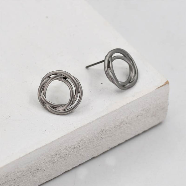 Little circle stud earrings