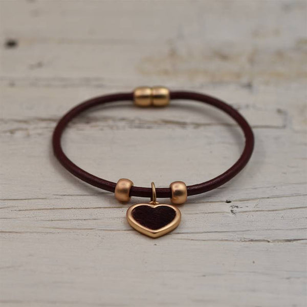 Single strand leather bracelet with horse hair heart feature