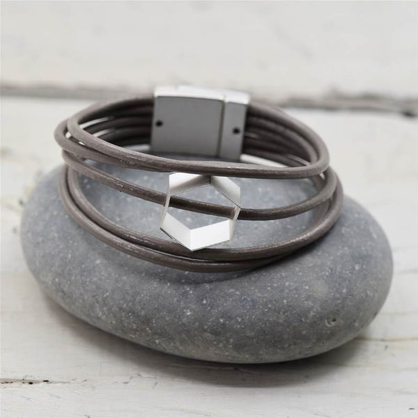 Open hexagonal component leather cuff