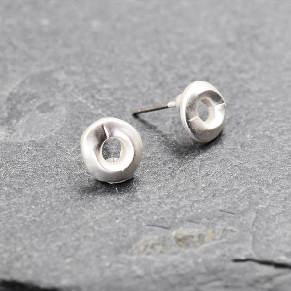 Little organic open circle stud earrings