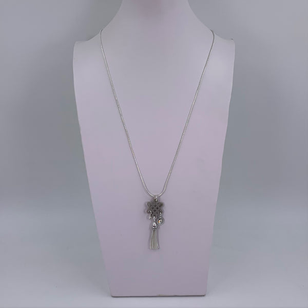 Snake chain necklace w/ an alloy charm