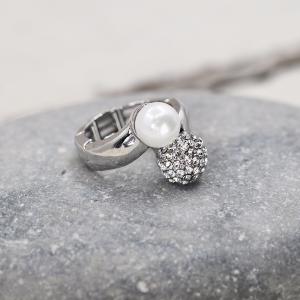 Shiny silver stretchy ring with shell pearl and crystal clus