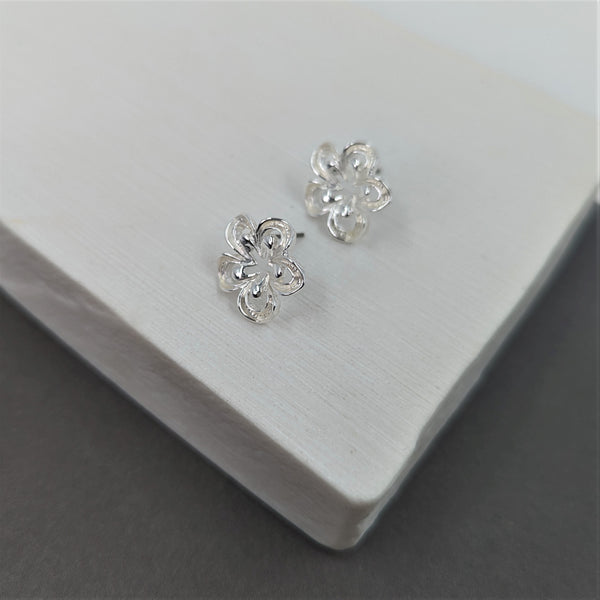 Matte silver open flower earring