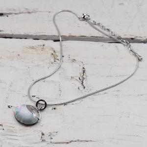 Black shell disc pendant necklace