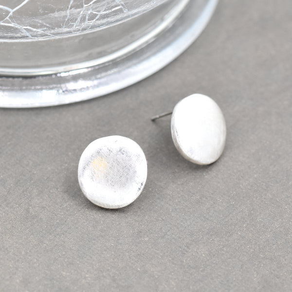 Flat disc stud earrings